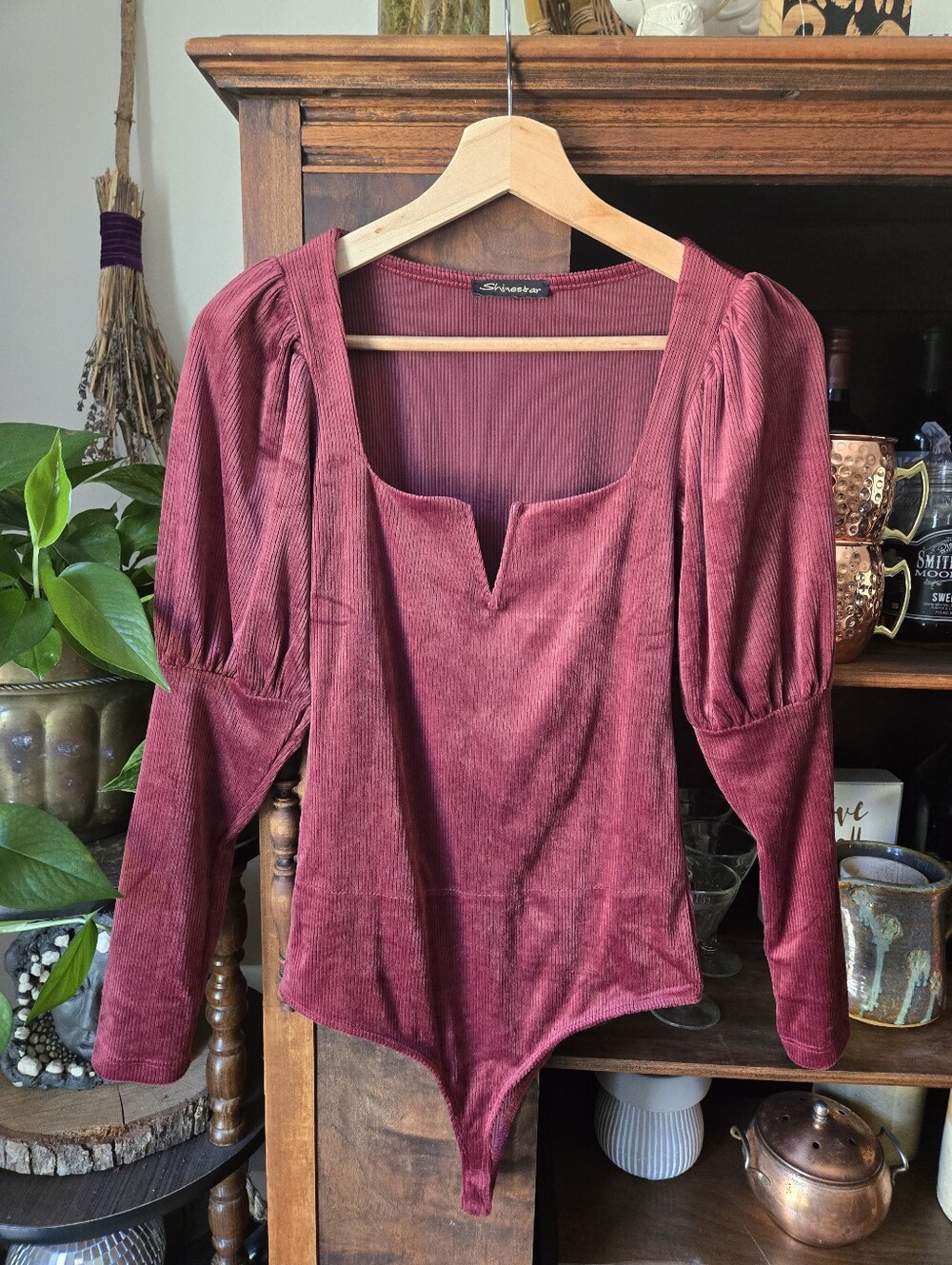 3/$20 SHINESTAR Burgundy Velour Puff-Sleeve Thong Bodysuit v-Neckline, Small